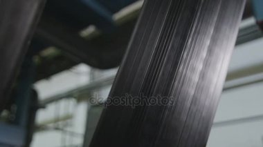 ağır sanayi malzemeleri işleme bölümünde hareket elemanları ile portre görünümü                