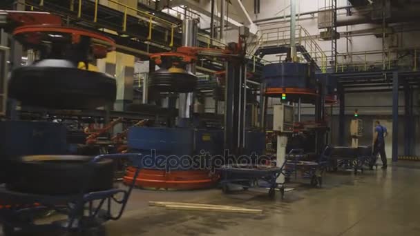 Professional Worker Uniform Controls Tire Production Process Modern Equipment Heavy — Stock Video