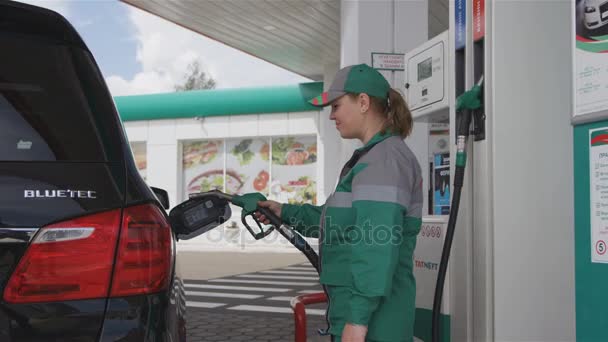 Kazan Tatarstan Rusia August 2017 Vederea Laterală Stației Petrol Lucrător — Videoclip de stoc