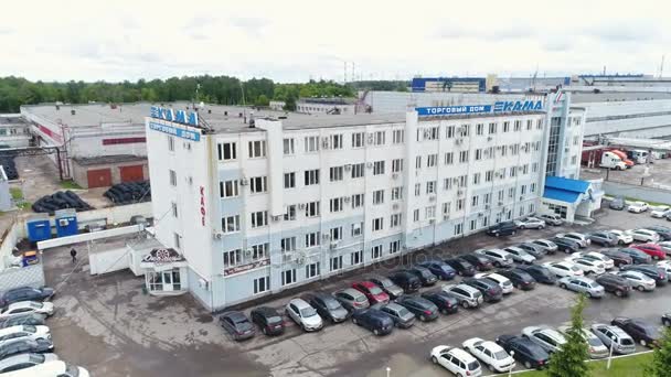 타타르 러시아 2017 자동차 타이어 지역에 위치한 로고와 근처에 — 비디오