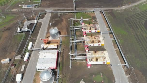 Maravillosa Vista Aérea Grandes Cisternas Gas Metálico Territorio Planta Refinería — Vídeo de stock