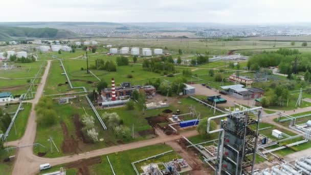 Maravillosa Vista Aérea Grandes Cisternas Gas Metálico Territorio Planta Refinería — Vídeos de Stock