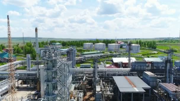 Bovenste Uitzicht Grote Industriële Complex Met Gas Reservoirs Pijpleidingsysteem Groene — Stockvideo