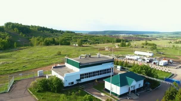 Vackra Övre Syn Stora Industrikomplex Med Gas Reservoarer Rörledningssystemet Och — Stockvideo