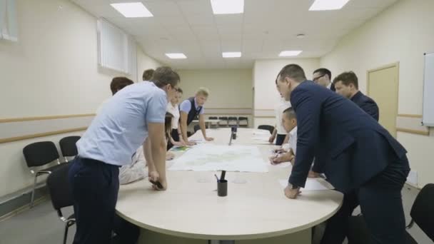 타타르 러시아 2017 엔지니어 팀에서 보이는 Geodesic 표시와 라이트 룸에서 — 비디오