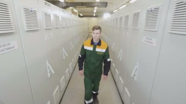 Kazan, Tataristan/Rusya - 19 Eylül 2017: bitki çalışan işleme Closeup gaz bilgisayar kutusunda yaklaşımlar ve veri merkezlerinde raf üzerinde 19 Eylül kazan ortaya çıkarır