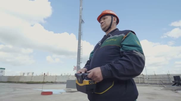 Kazan Tatarstan Och Ryssland September 2017 Närbild Allvarliga Arbetare Uniform — Stockvideo