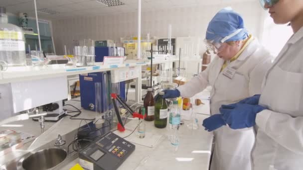 Kazan Tatarstan Russie Août 2017 Personnel Laboratoire Professionnel Vue Côté — Video