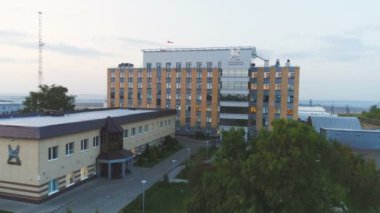 Kazan, Tataristan/Rusya - 22 Ağustos 2017: Üst görüntülemek yüksek petrol işleme şirketin logosu güzel avlusu ile leopar formunda ile kazan 22 Ağustos üzerine inşa