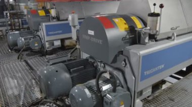 Kazan, Tataristan/Rusya - 21 Ağustos 2017: Kazan, Tataristan/Rusya - 21 Ağustos 2017: portre güçlü ağır sanayi petrol petrol şirketi atölyede 21 Ağustos günü 21 Ağustos Kazan Kazan işleme donatımı