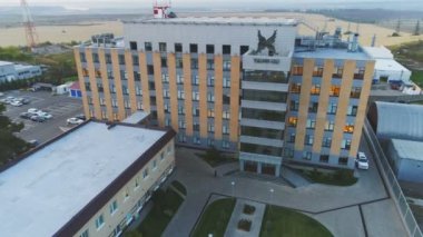 Kazan, Tataristan/Rusya - 22 Ağustos 2017: büyük amblemi ile sarı Vadisi karşı çatıda 22 Ağustos kazan erken akşam harika hava görünümünü Merkez Ofis Binası