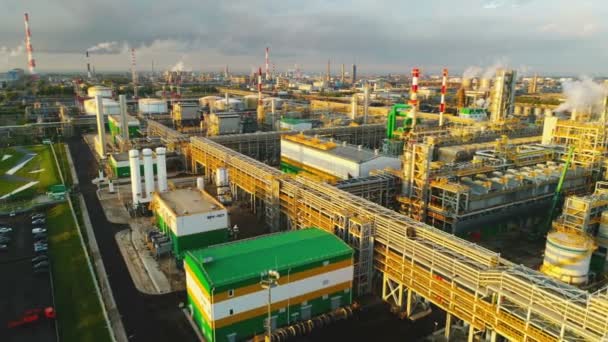 Aerial View Large Metal Tanks Lines High Towers Oil Refinery — Stock Video