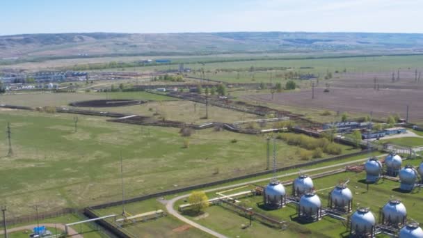 Large Metal Tanks Lines High Towers Oil Refinery Plant Territory — Stock Video