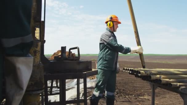 Kazan Tatarstan Ryssland April 2018 Närbild Oljeservice Företag Anställd Skär — Stockvideo