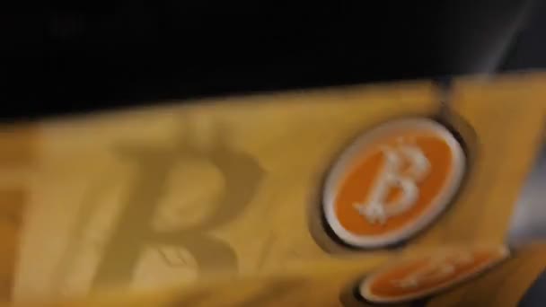 Contador Automático Billetes Contando Billetes Bitcoin Impresos — Vídeos de Stock