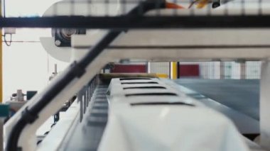 paketlenmiş termal yalıtım hareketleri üretim hattı taşıyıcıda