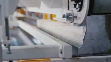 Üretim hattı atölyede termal yalıtım yapıyor