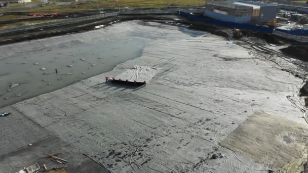 Working people pull foil on open construction site aerial — Stock Video