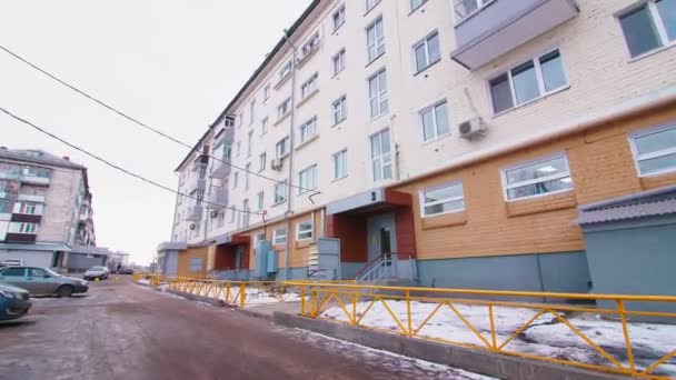 Motion past renewed apartment building on winter day — Αρχείο Βίντεο