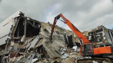 Kazı ekibi stadyumun yıkım alanındaki detayları yok etti.