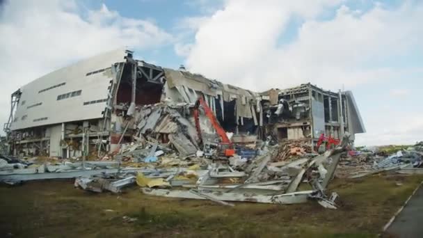 Macchine smantellare i detriti del vecchio timelapse stadio di hockey — Video Stock