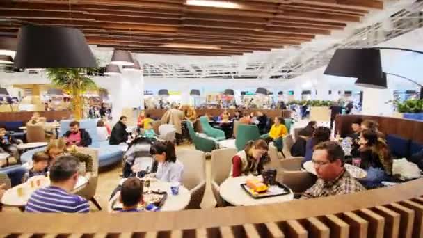 People rest in cafe with wooden cabins in shopping mall — Stock Video