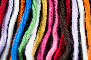 portre lookthreads üzerinde renkli atkı