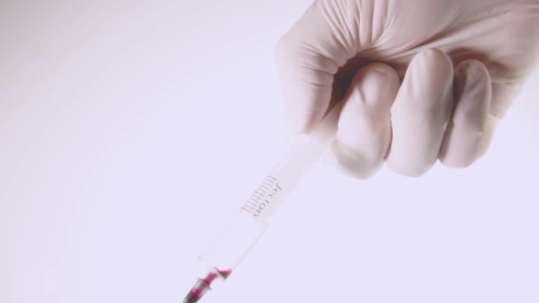 Laboratorio con médico tomando muestras de sangre del paciente — Vídeos de Stock