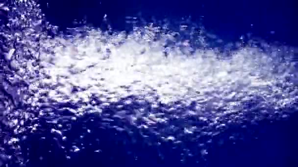 Water bubbels in slow motion, frisse bubbels splash vallen in water — Stockvideo