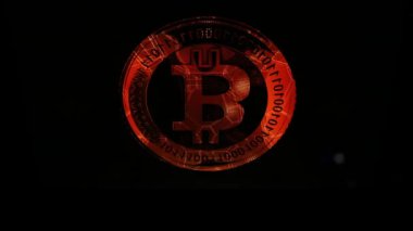 Siyah zemin üzerine altın Bitcoins ile mali kavramı