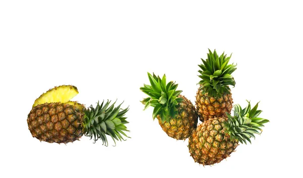Ananas izolowany na białym — Zdjęcie stockowe