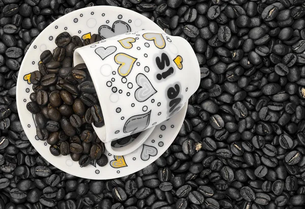 Grãos de café Isolados sobre fundo branco — Fotografia de Stock