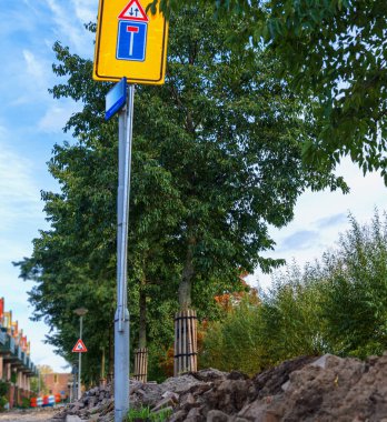 Uyarı işaretleri. Uyarı işaretleri ve eskrim tesisatı. Onarım kablosu.