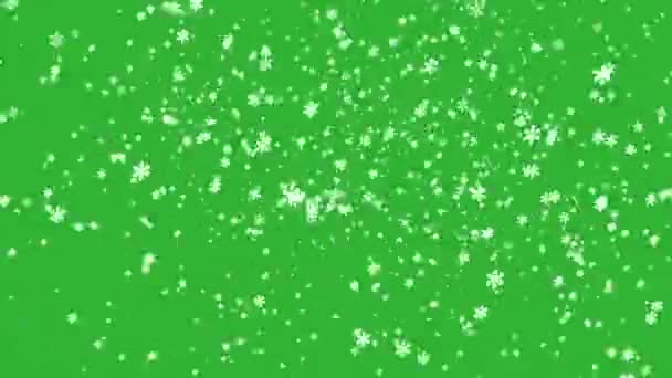 美丽的圣诞雪花旋涡而下 从上到下 被绿色背景隔离 — 图库视频影像