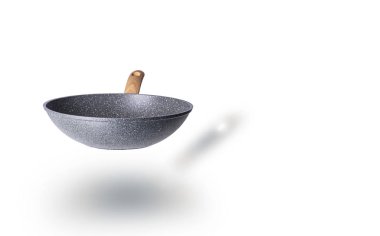 Beyaz arkaplanda gölgesi olan Wok tavası 