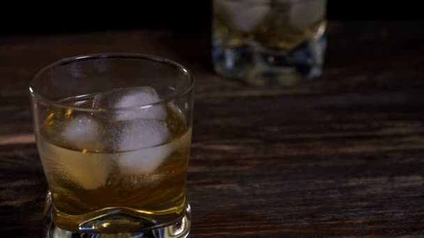 Ice Cubes Melts Glass Malt Whiskey — Stock Video