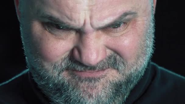 Angry Man Closeup Рот Человека Кривыми Зубами Небритый Агрессивный Человек — стоковое видео