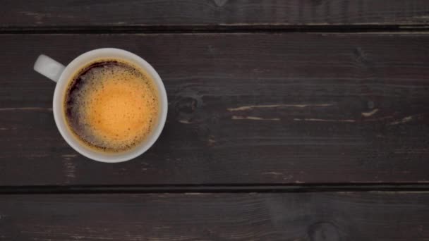 Heiße Kaffeetasse Auf Dem Alten Holztisch Geschäfts Und Getränkekonzepte — Stockvideo