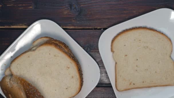 Hacer Sándwich Con Jamón Queso Ensalada Detener Movimiento Preparación Bocadillos — Vídeo de stock