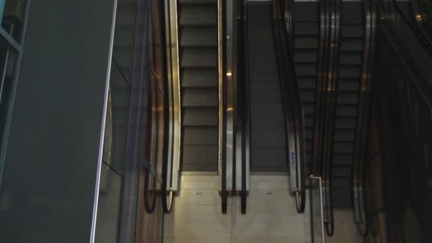 Escalator Centre Commercial Trouve Vide Après Pic Nombre Cas Coronavirus — Video