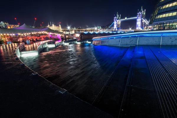 Tower bridge at night — Stock Photo, Image