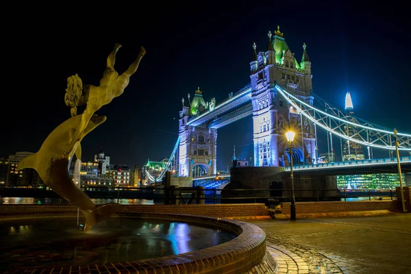 Tower bridge at night — Stock Photo, Image