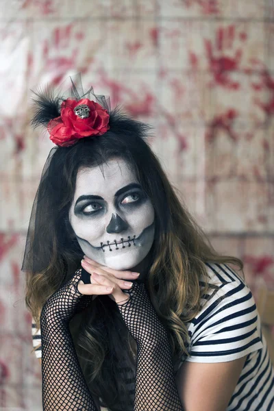 Young girl ready to celebrate Halloween — Stock Photo, Image