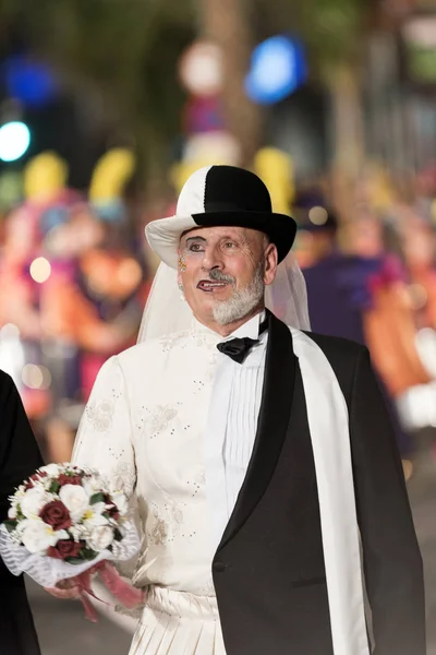 TENERIFE, FEVEREIRO 25: Personagens e Grupos no Carnaval — Fotografia de Stock