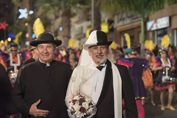 TENERIFE, FEVEREIRO 25: Personagens e Grupos no Carnaval — Fotografia de Stock