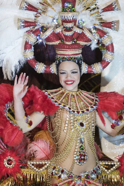 TENERIFE, FEBRUARY 25: Characters and groups in the carnival — Stock Photo, Image