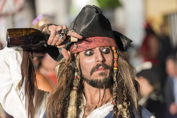 TENERIFE, FEVEREIRO 25: Personagens e Grupos no Carnaval — Fotografia de Stock