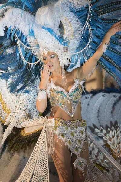 TENERIFE, FEBRUARY 25: Characters and groups in the carnival — Stock Photo, Image