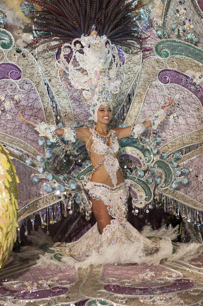 TENERIFE, FEVEREIRO 25: Personagens e Grupos no Carnaval — Fotografia de Stock