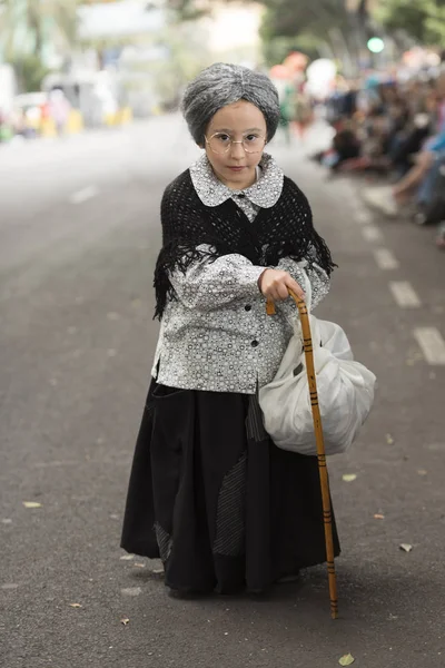 TENERIFE, FEVEREIRO 28: Personagens e grupos no carnaval — Fotografia de Stock